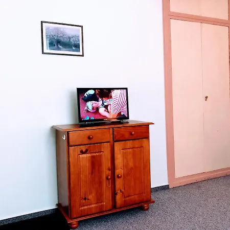 Sud - Ruhige Exklusive Lage, Nahe Zentrum, Landtag, Ministerien Apartment *
